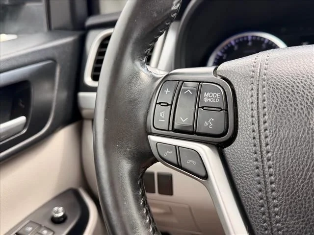 Used 2019 Blue Toyota XLE image 21