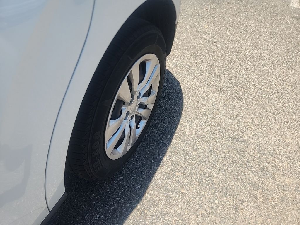 Used 2020 White Kia LX image 8