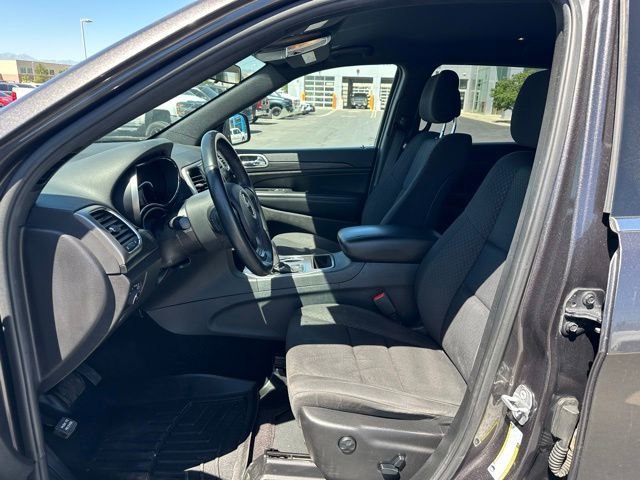 Used 2019 Gray Jeep Laredo E 4x4 image 16