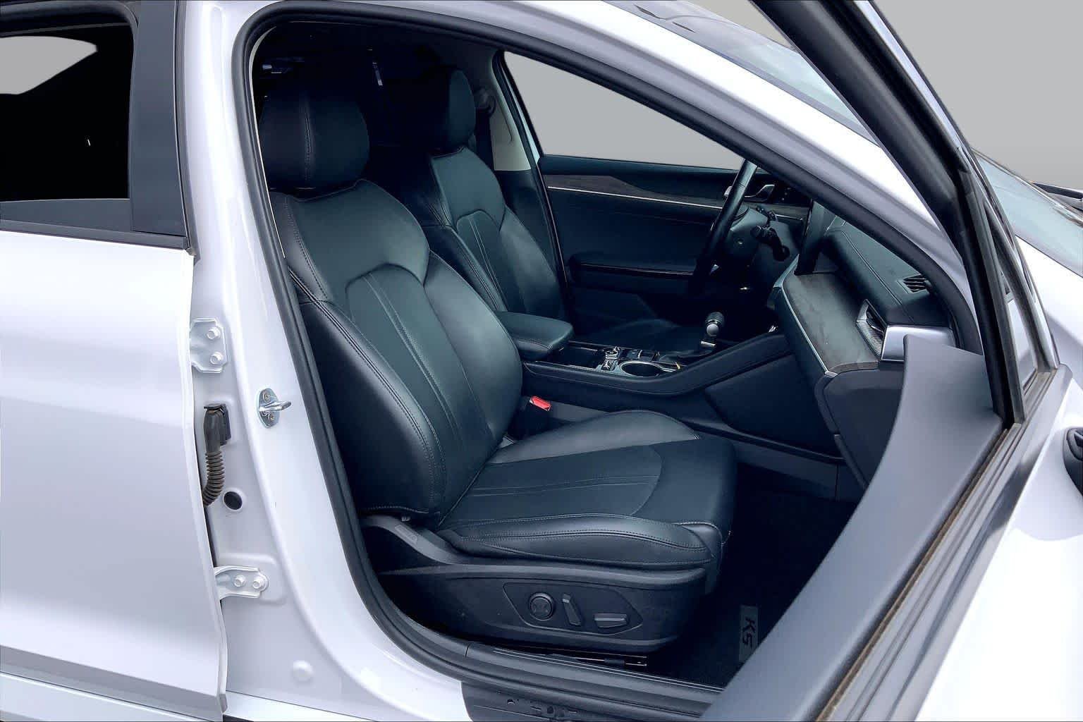 Used 2021 Glacial White Pearl Kia EX image 9