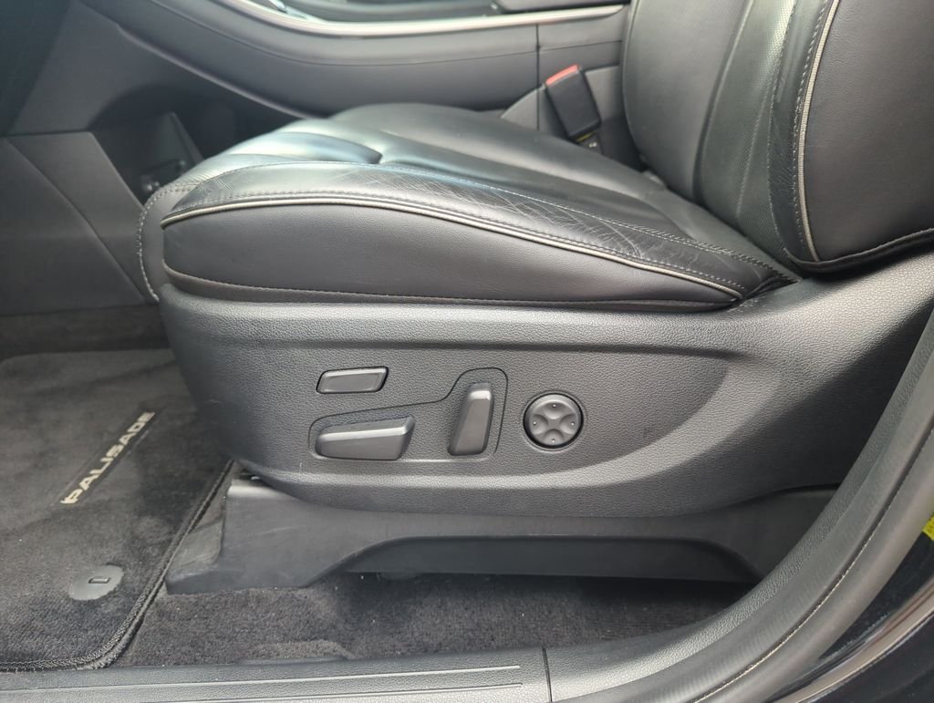 Used 2022 Black Hyundai Calligraphy image 13