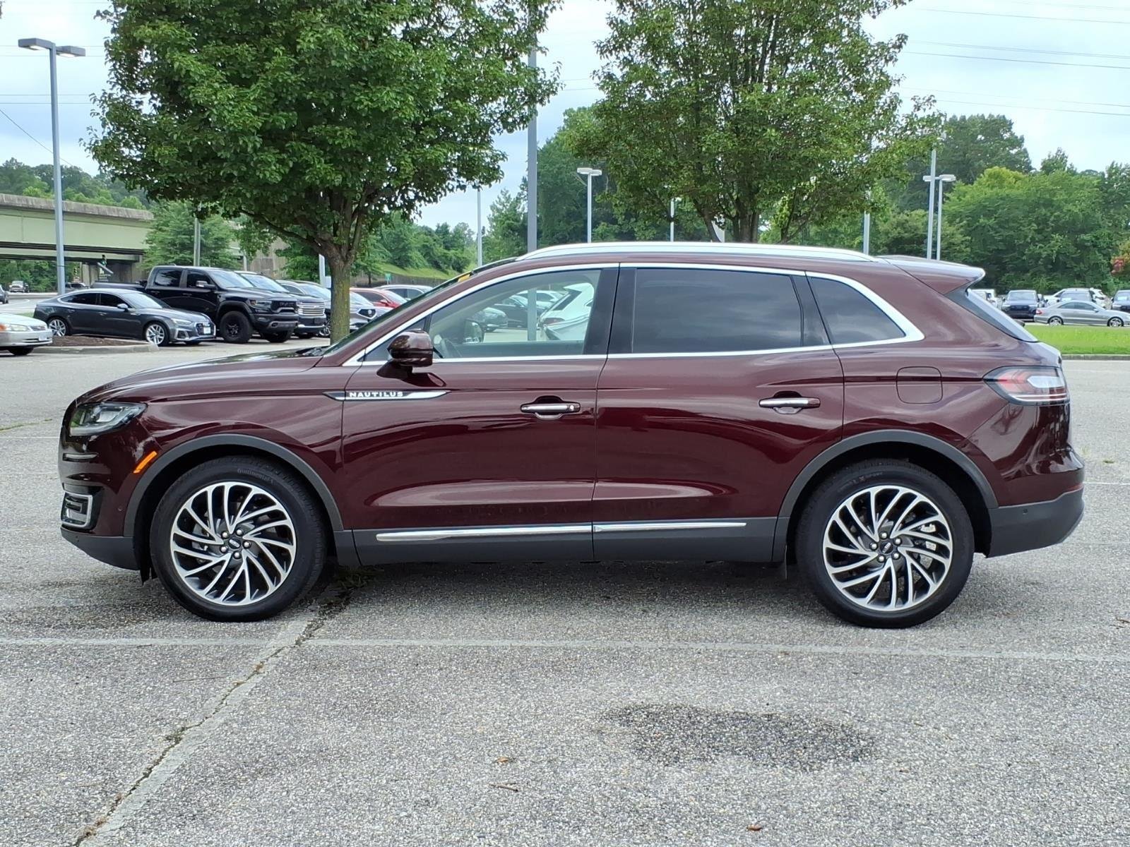 Used 2020 Burgundy Velvet Lincoln Reserve image 3