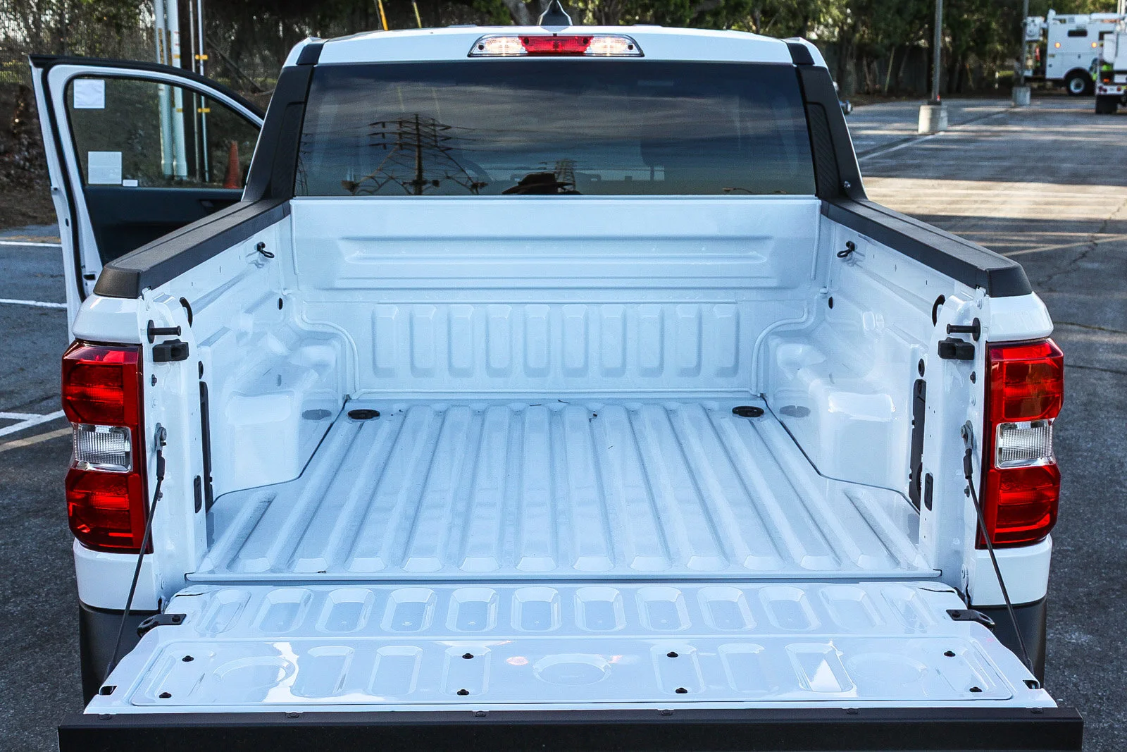 New 2026 Oxford White Ford XLT image 13