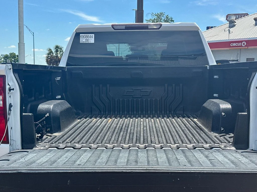 Used 2021 White Chevrolet Custom image 18