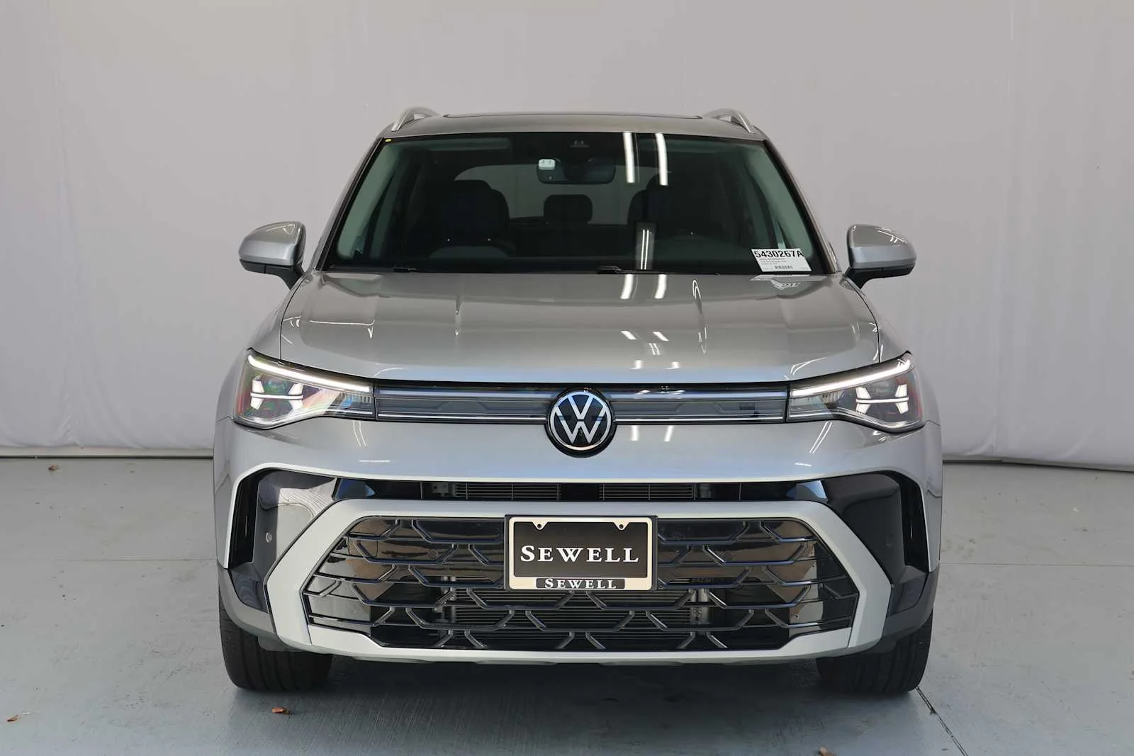 Used 2025 Pyrite Silver Metallic Volkswagen SEL image 2