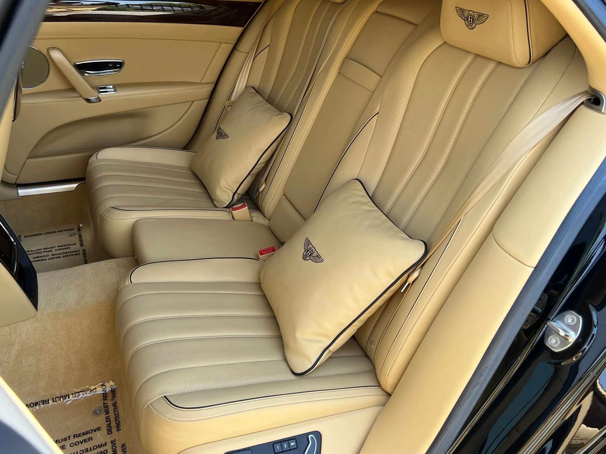 Used 2014 Black Bentley Base image 16