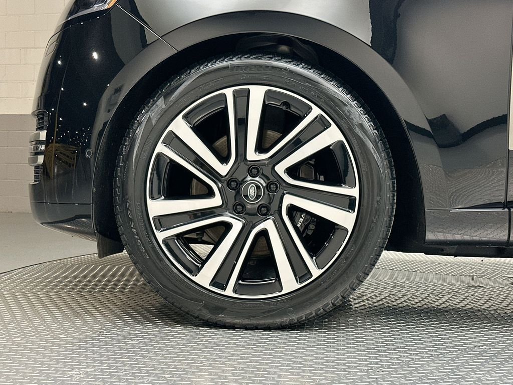 Used 2023 Santorini Black Metallic Land Rover SE image 17