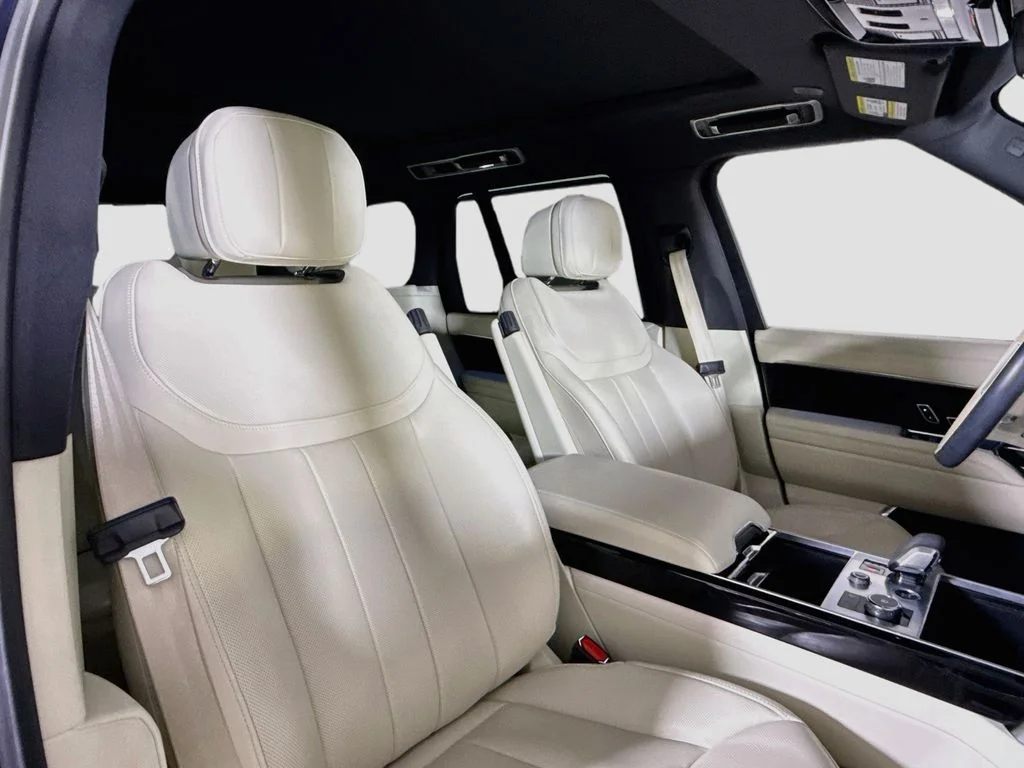 Used 2023 Blue Land Rover SE image 16