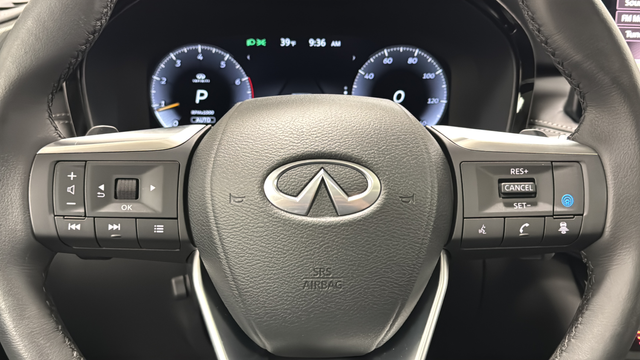 Used 2025 Majestic White INFINITI LUXE image 16