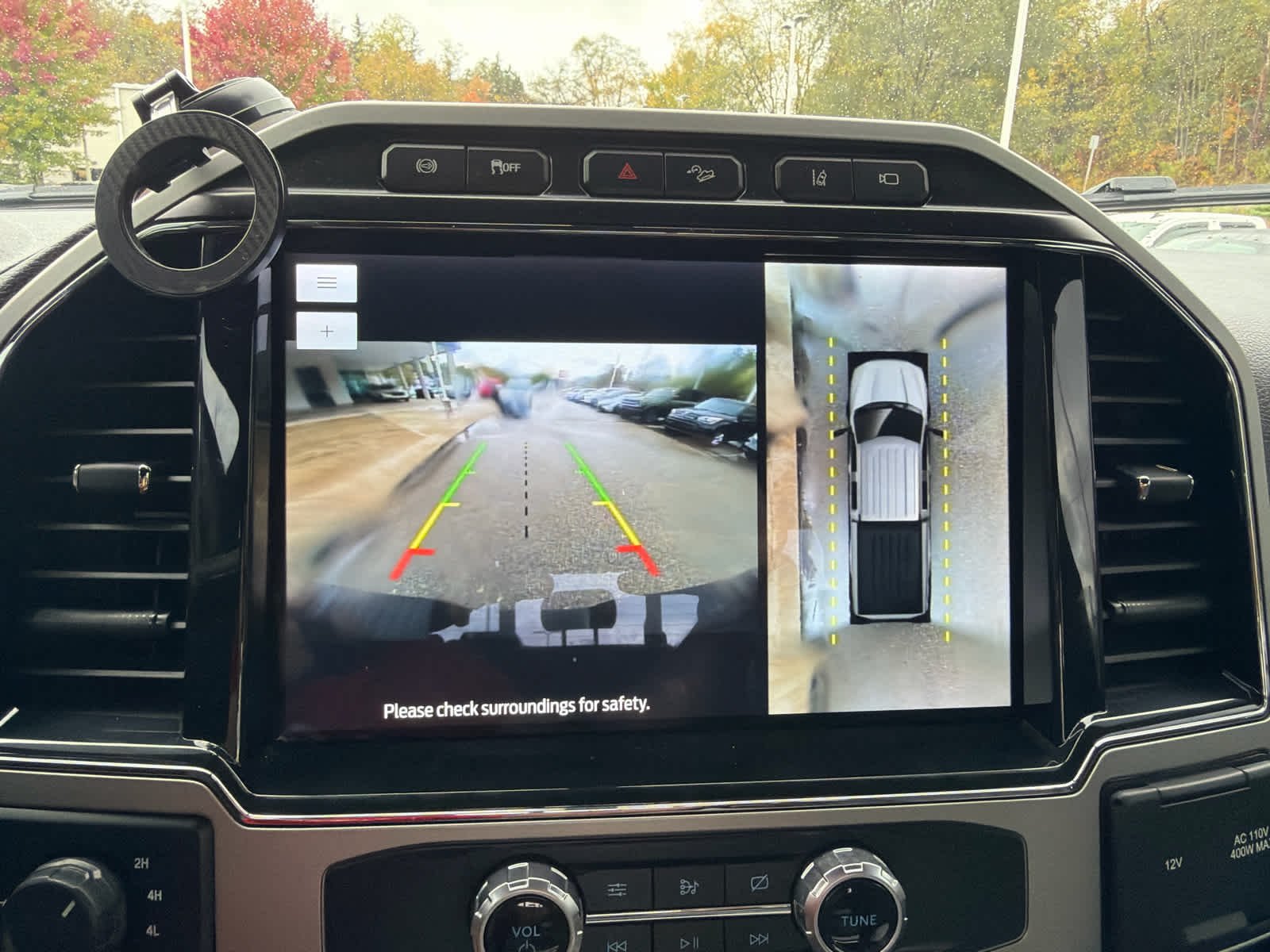 Used 2022  Ford XL image 4