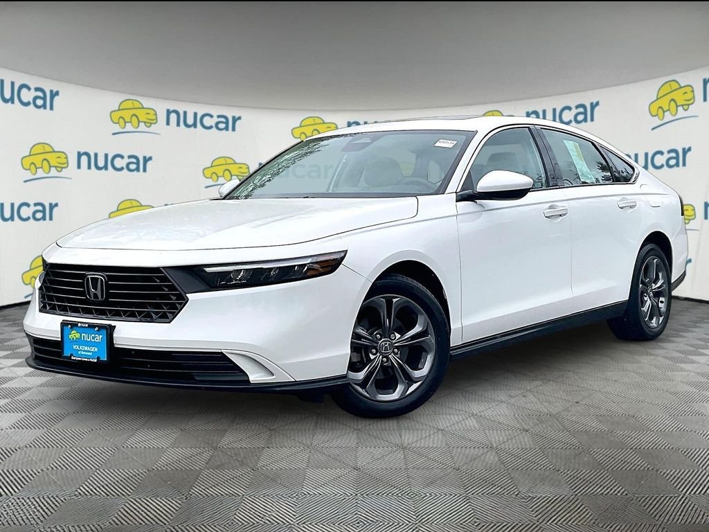 Used 2023 White Honda EX image 3