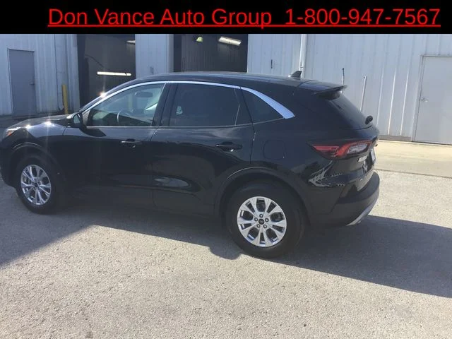 Used 2023 Black Ford Active image 3