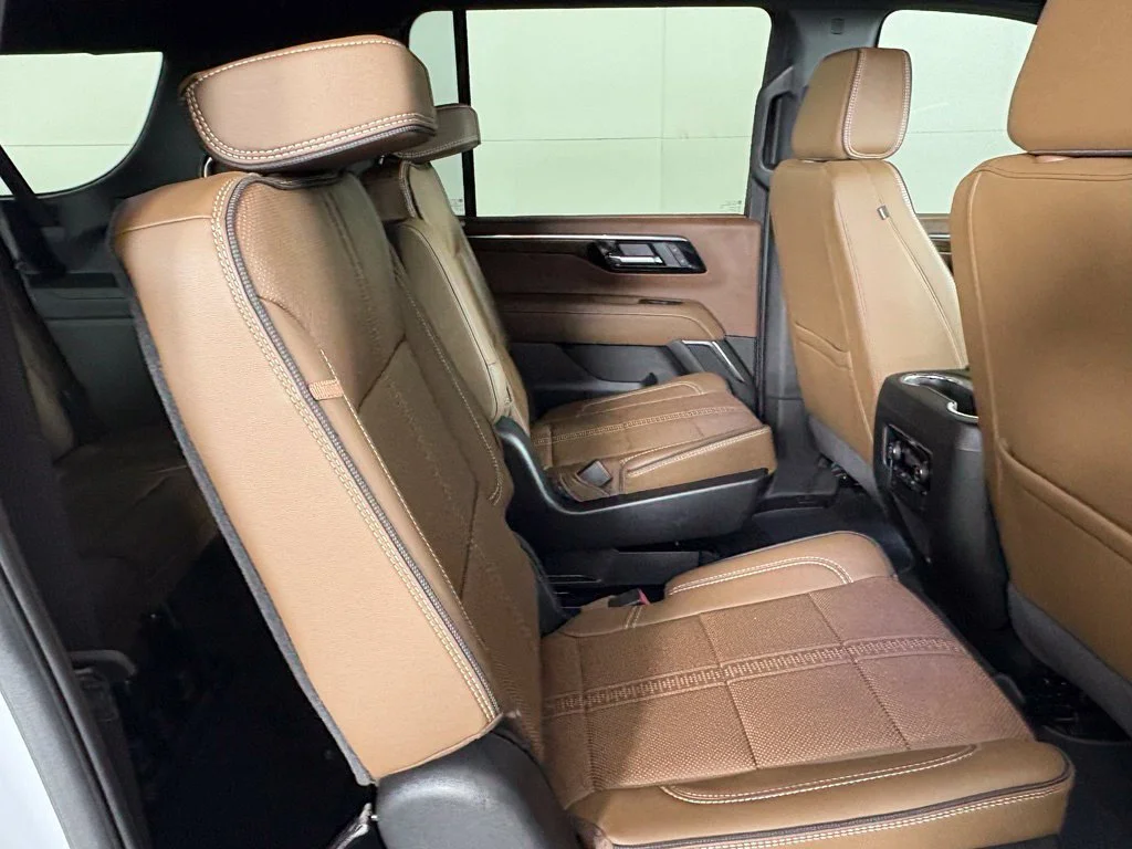 2027 Chevrolet Suburban High Country - Photo 20