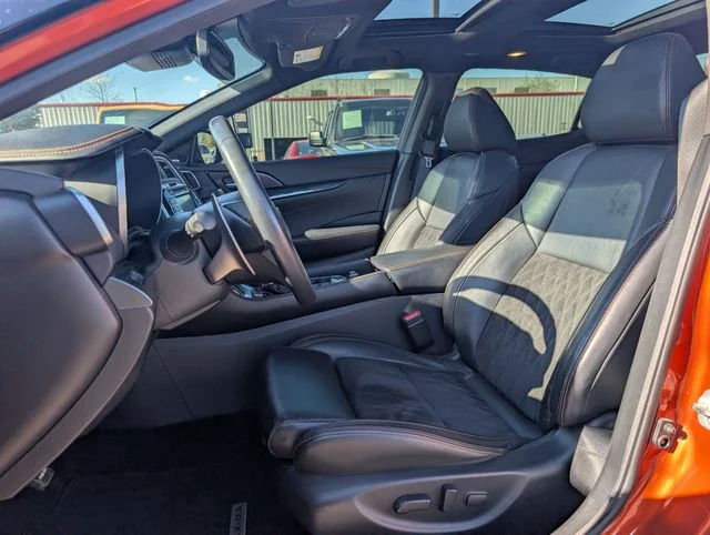 Used 2019 Orange Nissan Platinum image 7