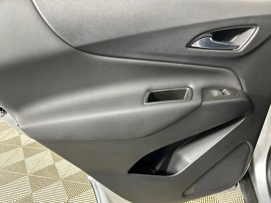 Used 2022 Silver Ice Metallic Chevrolet LT image 17