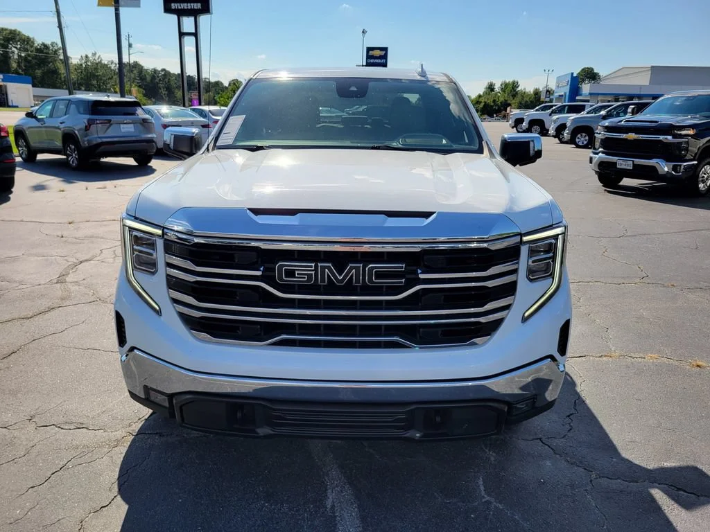 Used 2024 Summit White GMC SLT image 8