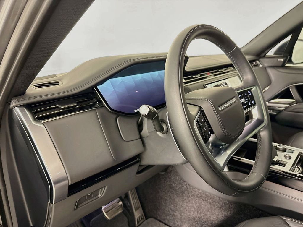 Used 2023 Gray Land Rover SE image 4