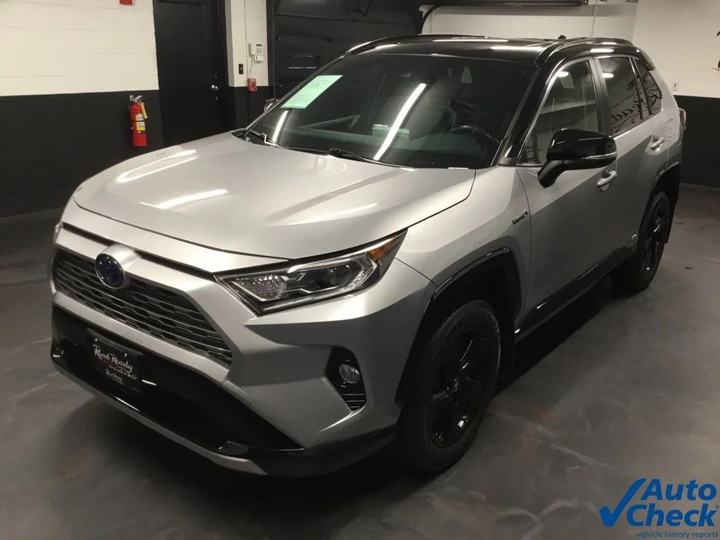 Used 2019 Silver Toyota XSE image 6