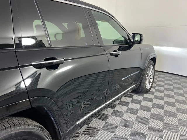 Used 2023 Black Jeep Summit 4xe image 9