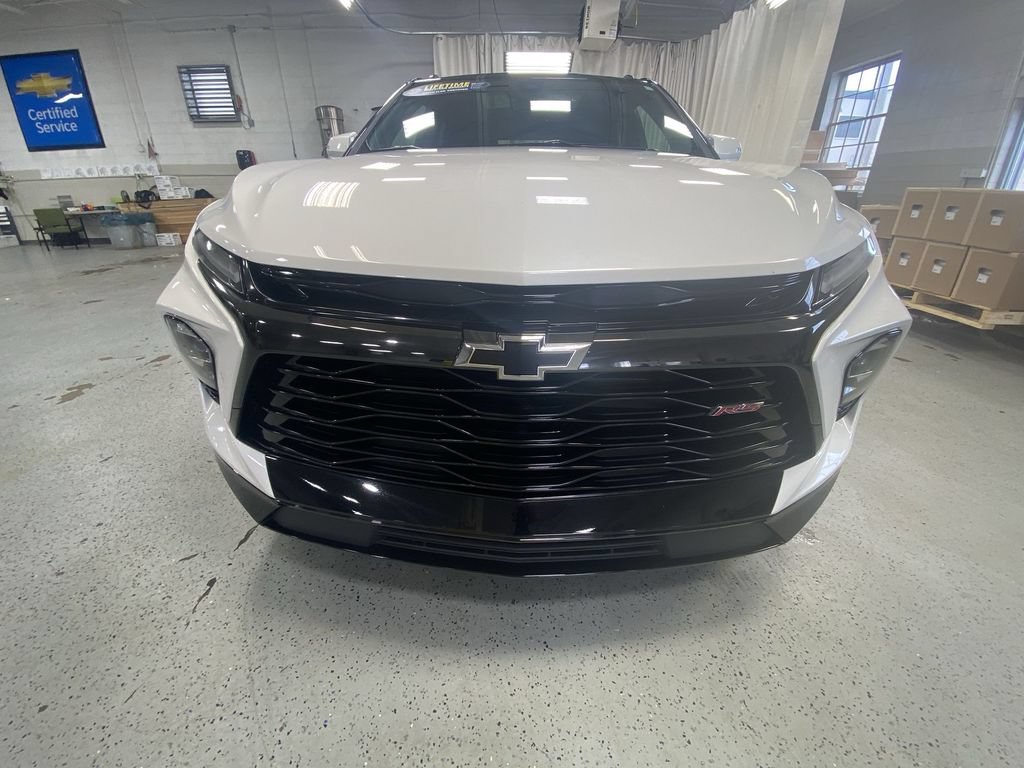 Certified Used 2023 Iridescent Pearl Tricoat Chevrolet RS image 39