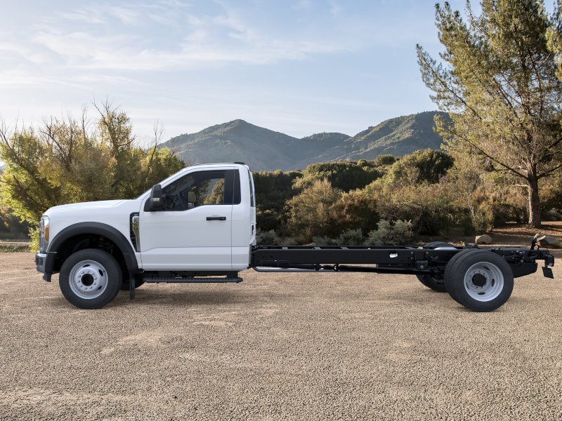 2025 Ford F-550 Super Duty Chassis Cab XLT - Photo 25