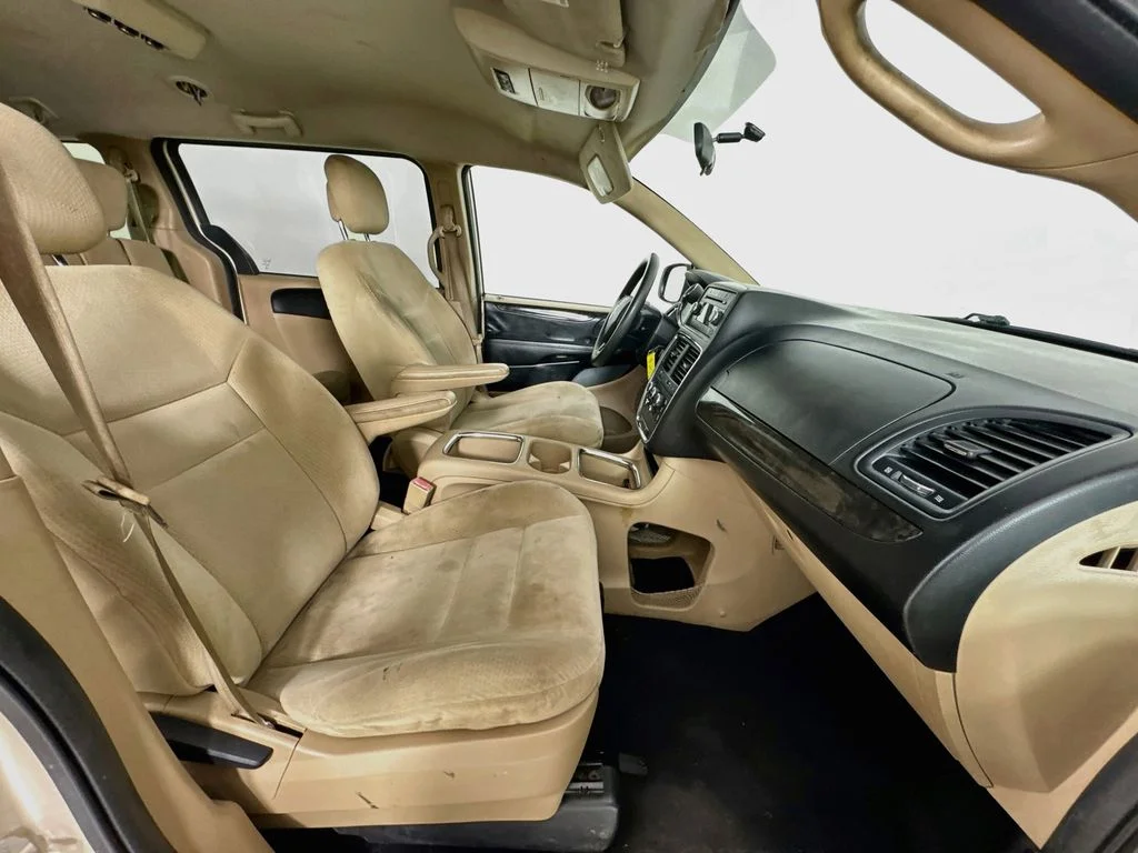 Used 2015 Cashmere/Sandstone Pearlcoat Dodge SXT image 33