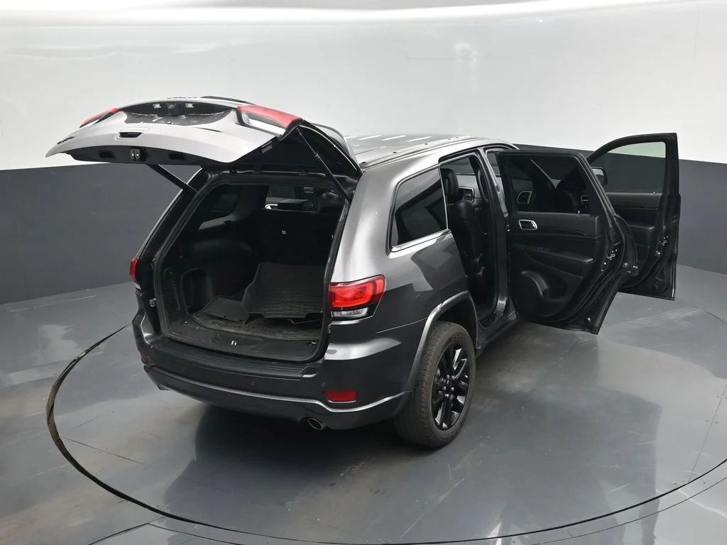 Used 2021 Gray Jeep Laredo X image 29