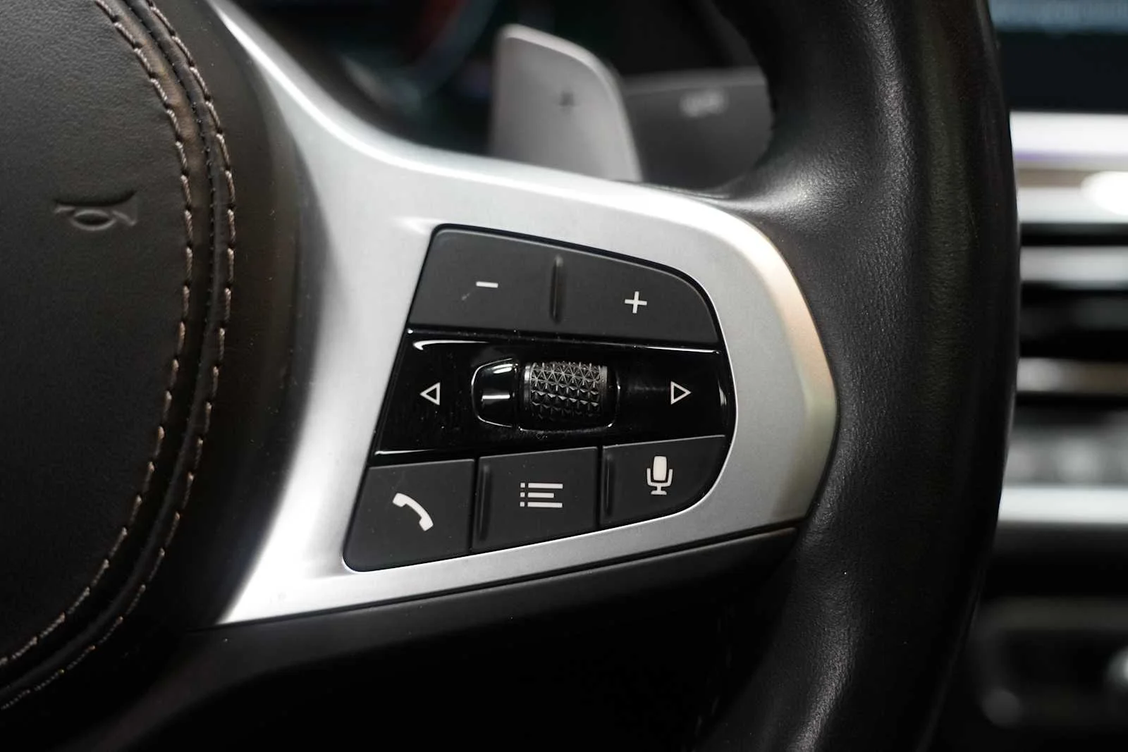 Used 2022 Arctic Grey Metallic BMW xDrive40i image 21