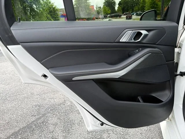 Used 2021 White BMW sDrive40i image 22
