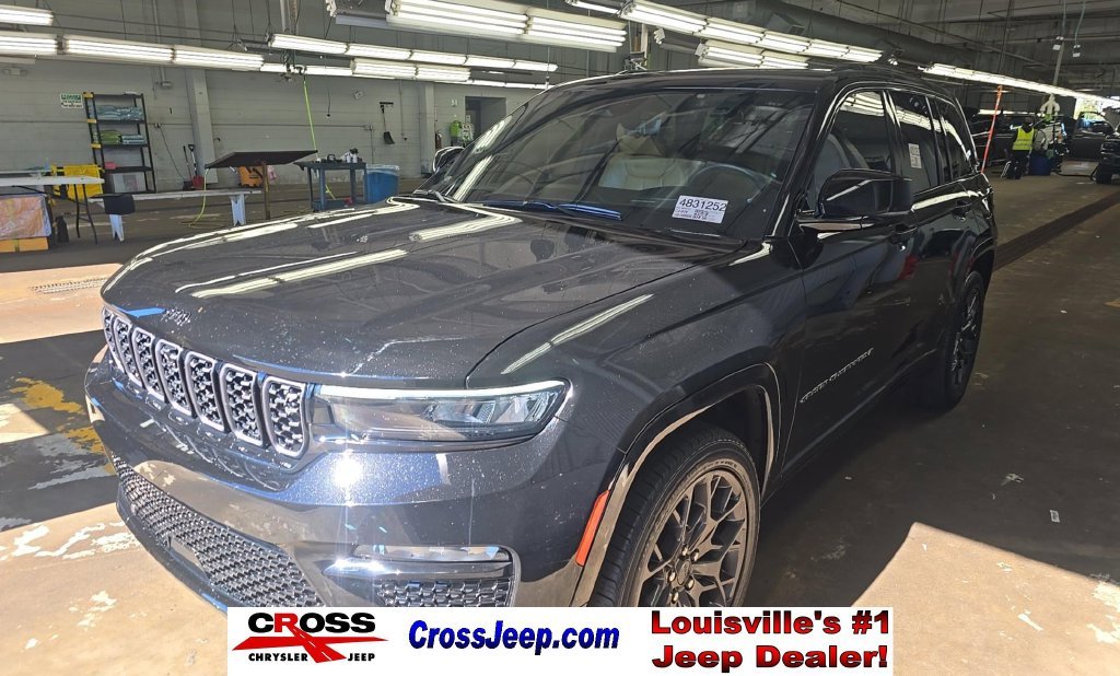 Used 2025 Diamond Black Jeep Summit Reserve image 1