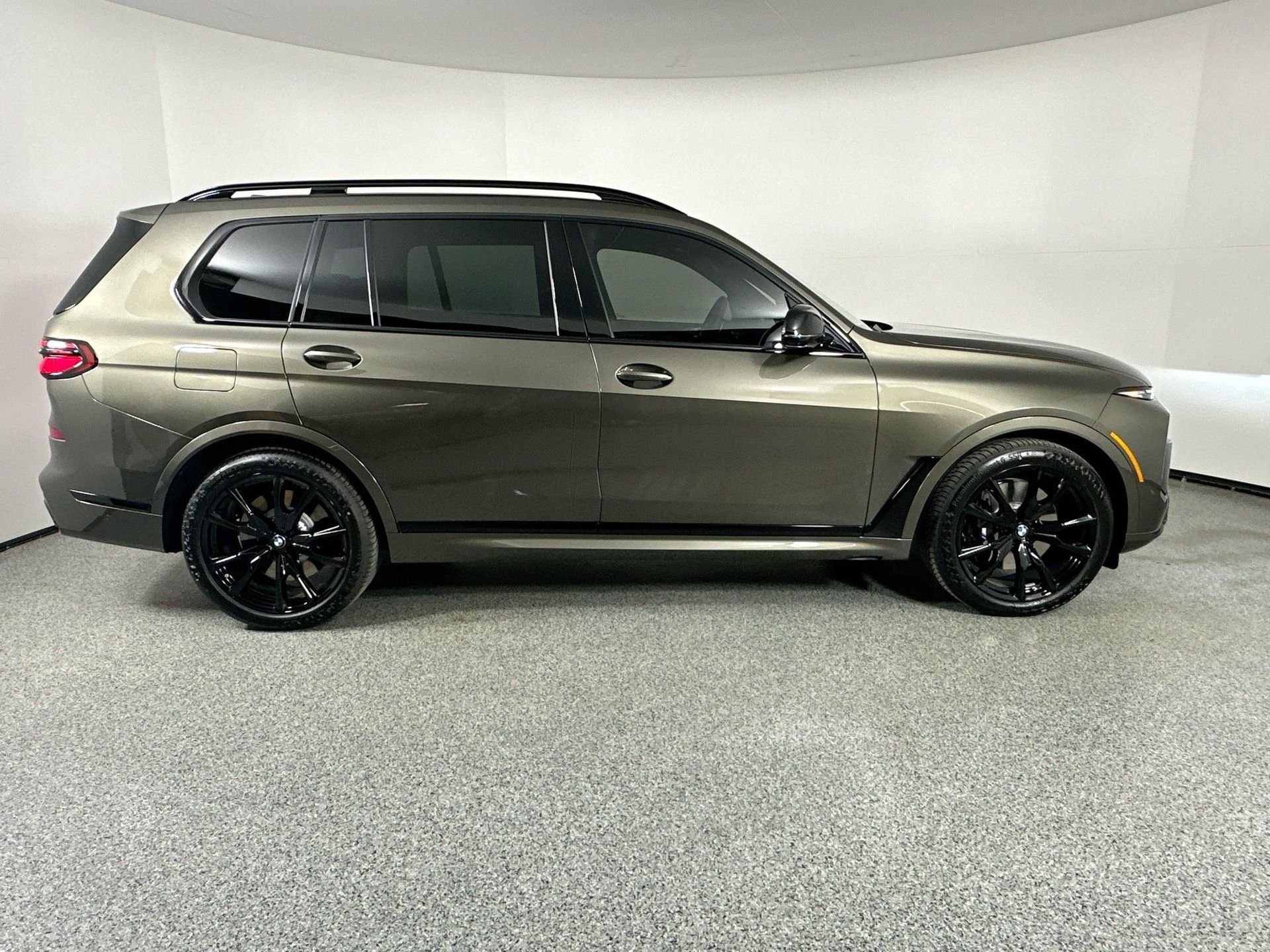 2026 Bmw X7 M60i photo 2