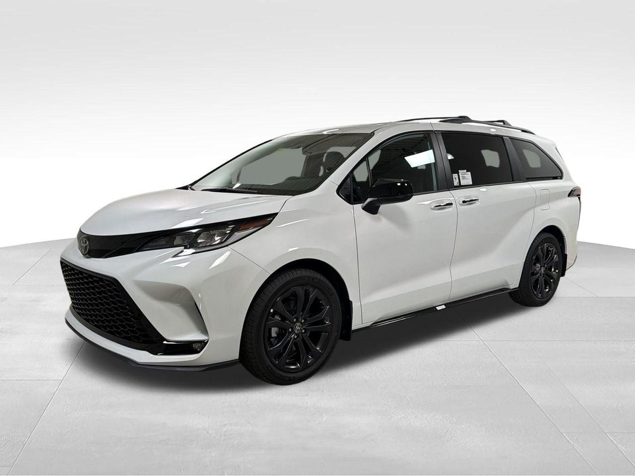 2026 Toyota Sienna XSE 7-Passenger Hybrid FWD's photo
