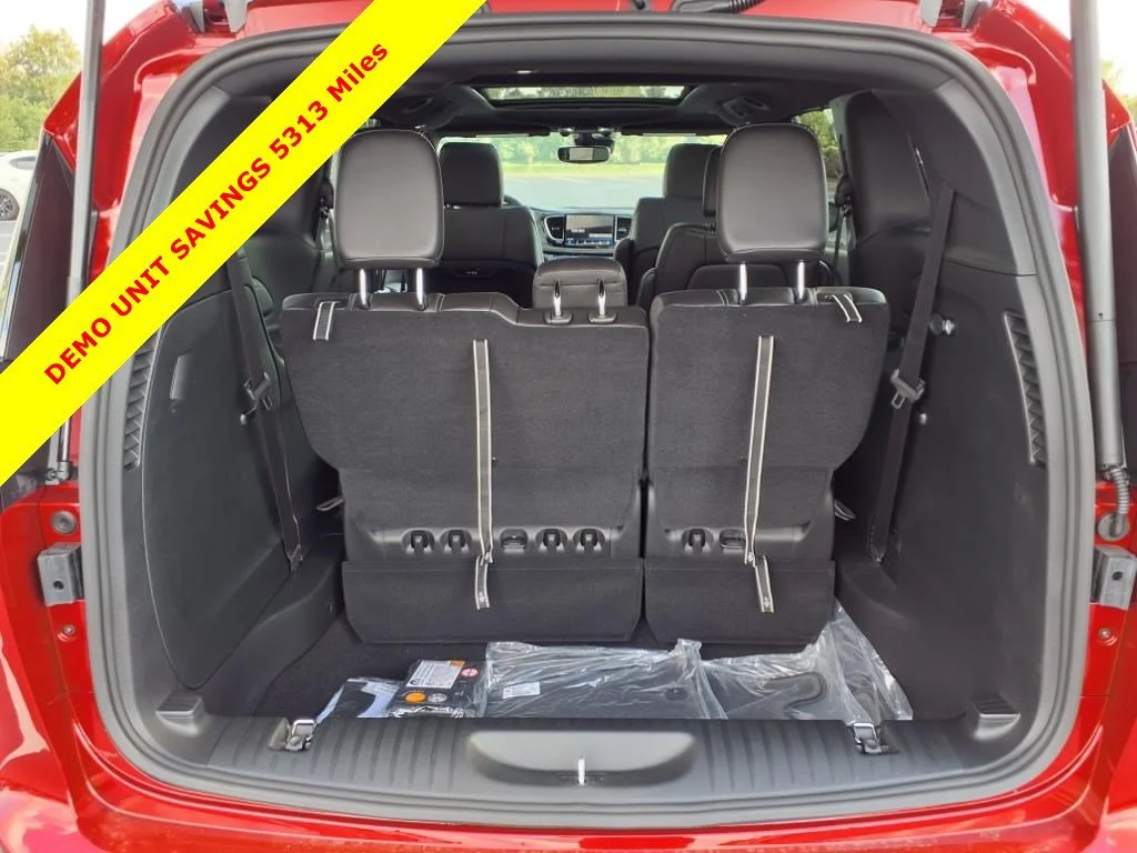 2026 Chrysler Pacifica Select - Photo 19