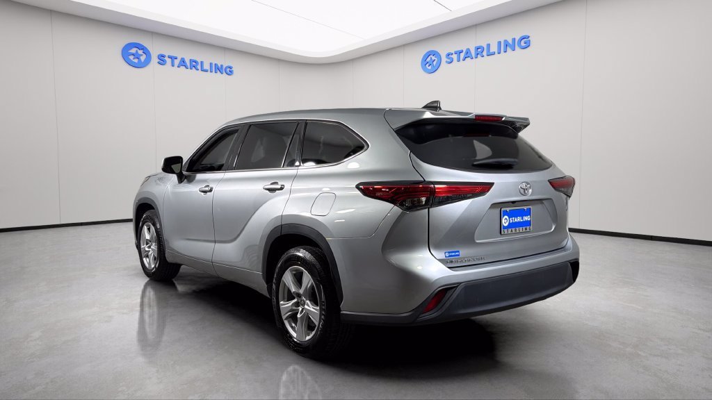 Used 2022 Silver Toyota L image 5