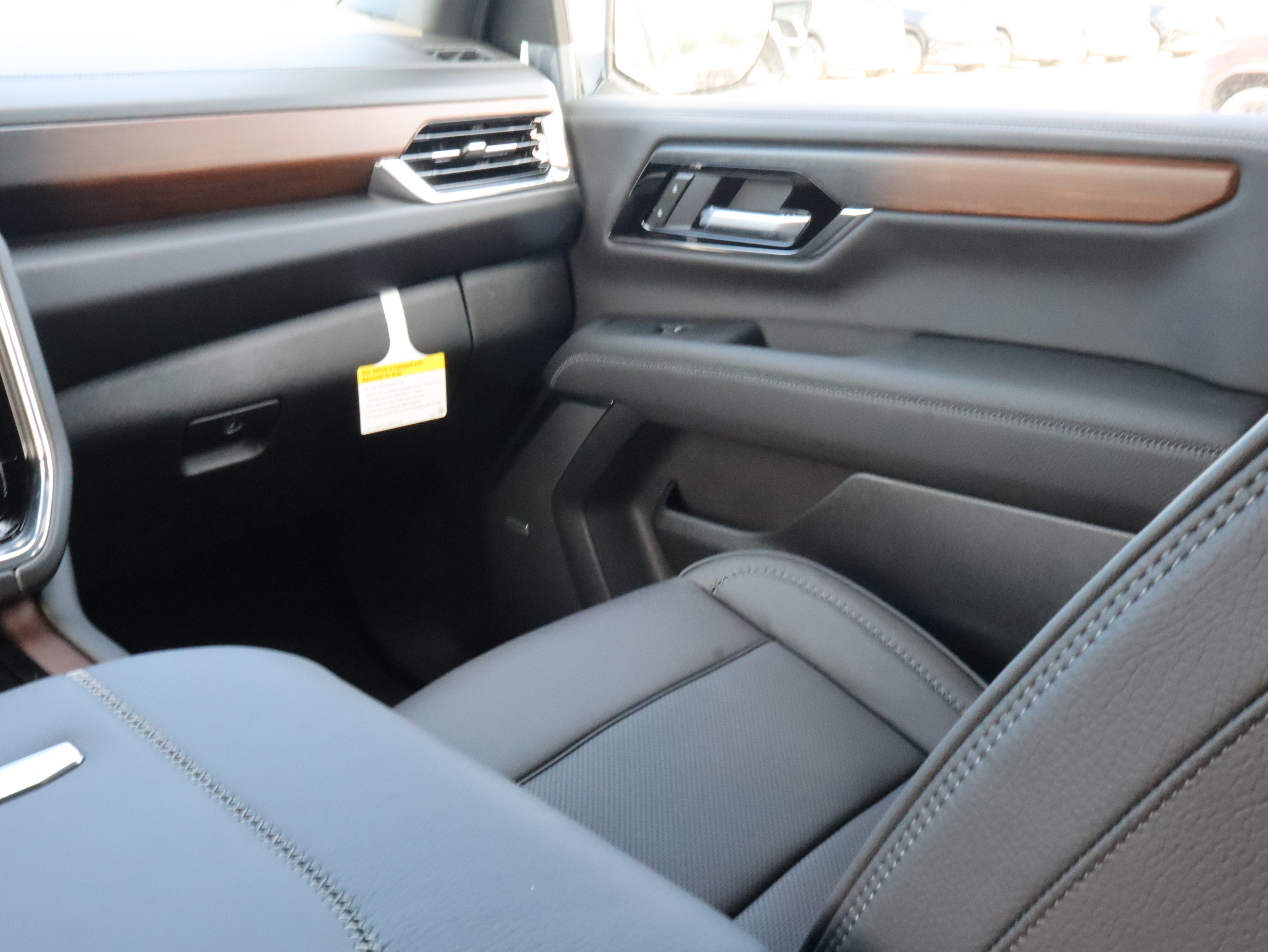 2026 GMC Yukon XL Denali - Photo 11