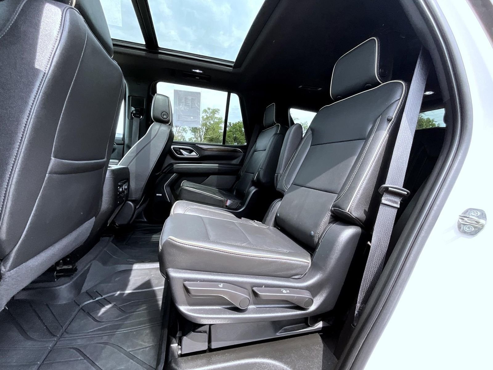 Used 2023 White Chevrolet Premier image 23
