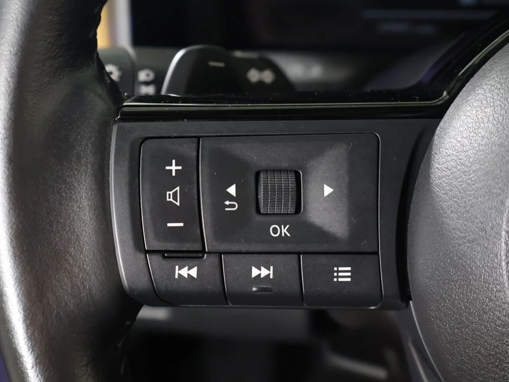 Used 2023  Nissan Platinum image 43