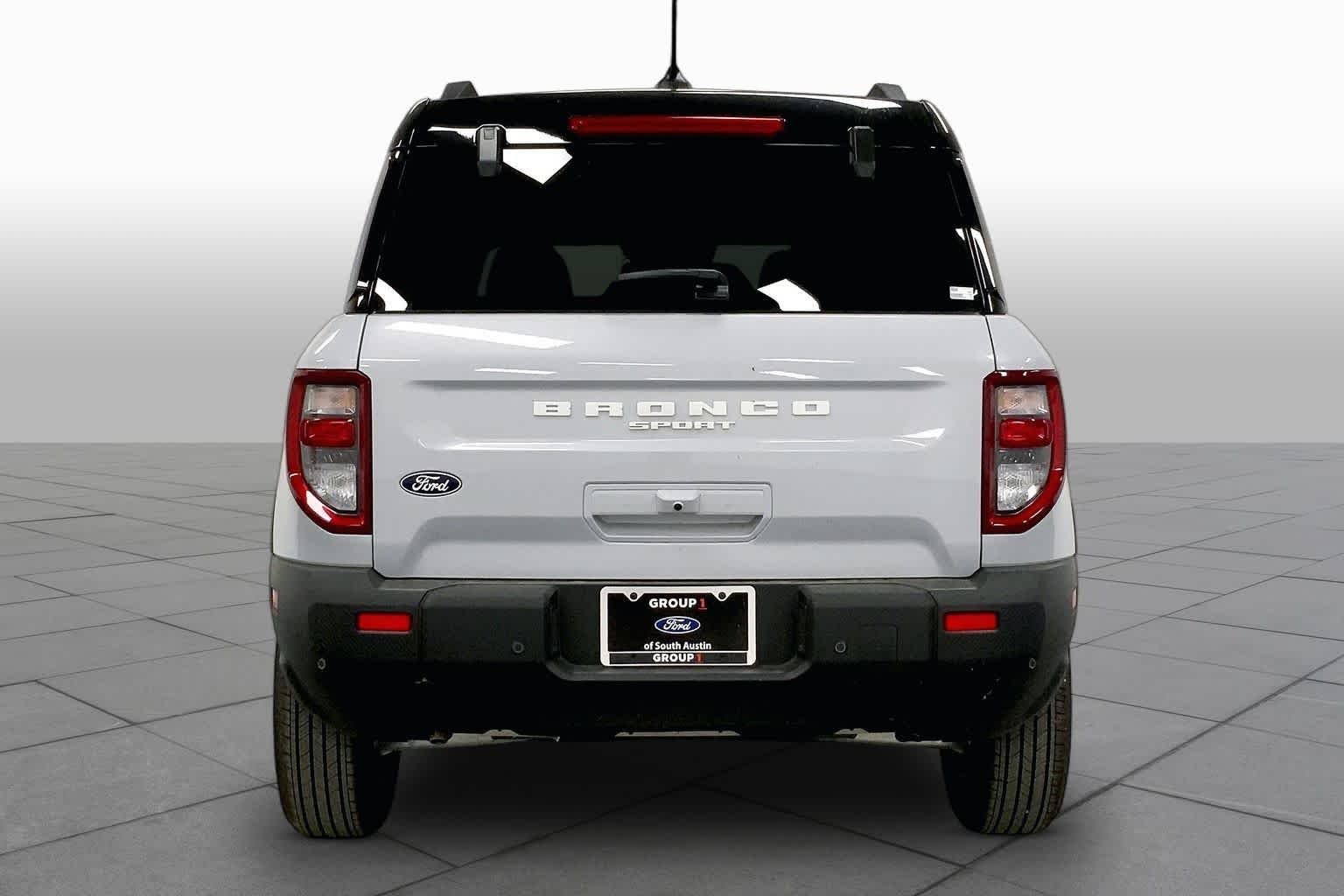 New 2026 Space White Metallic Ford Outer Banks® image 4