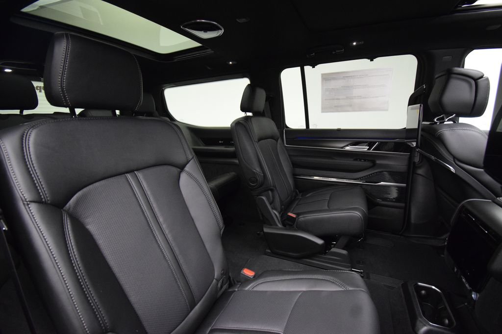 New 2026 Fathom Blue Pearl-Coat Exterior Paint (Late Availability) Jeep Summit Obsidian image 20