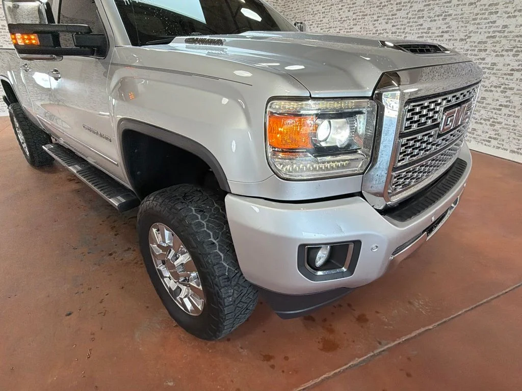 Used 2018 Quicksilver Metallic GMC Denali image 9