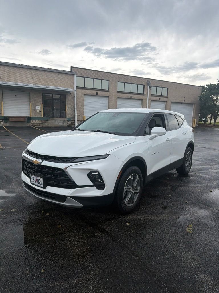 Used 2023 Summit White Chevrolet LT image 2
