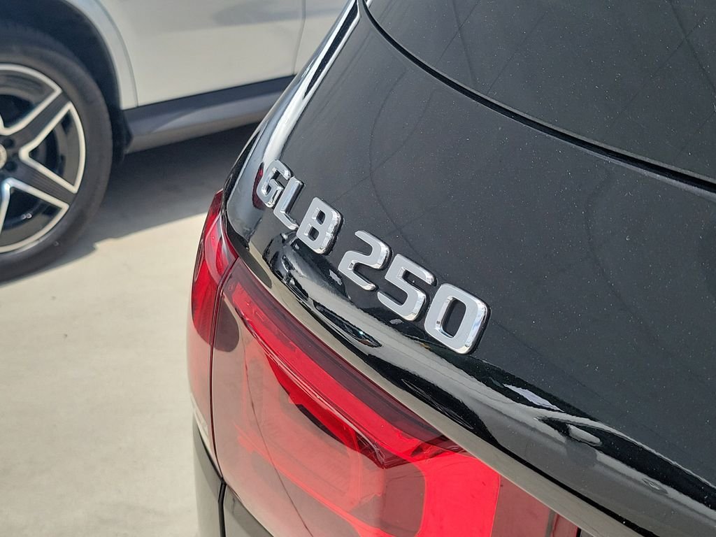 Certified Used 2022 Black Mercedes-Benz GLB 250 image 8