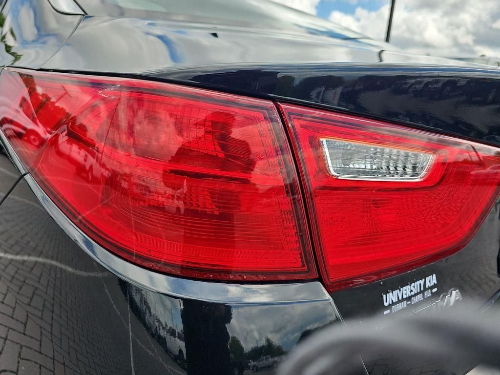 Used 2015 Black Kia LX image 29