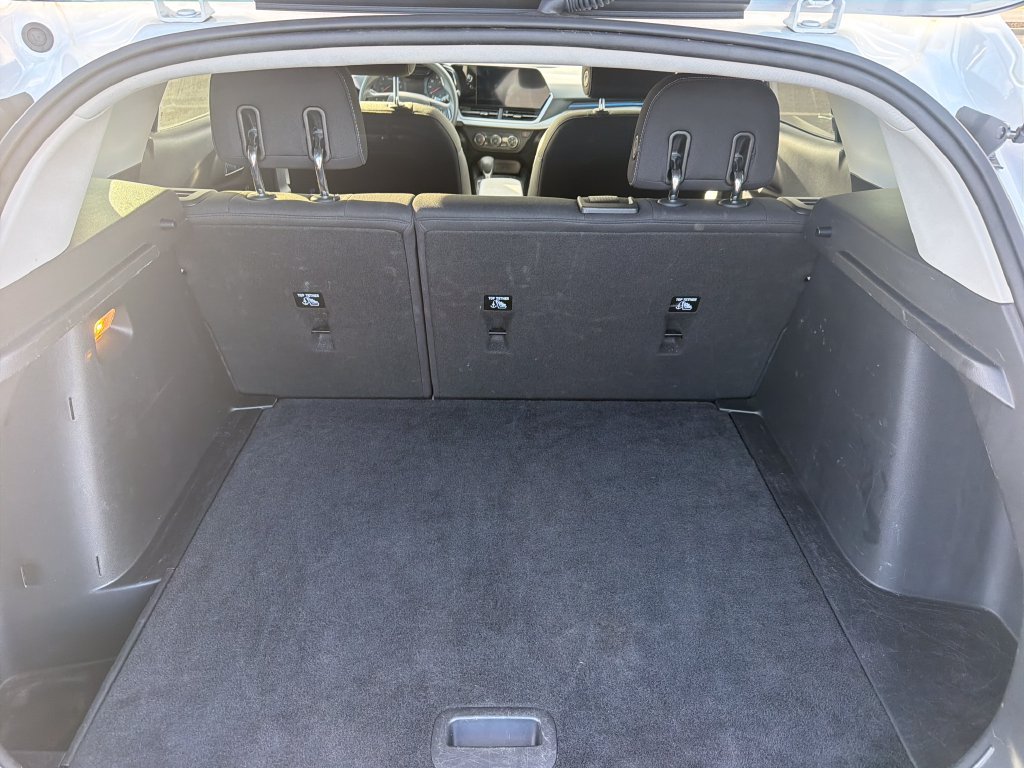Used 2025 White Chevrolet LS image 9