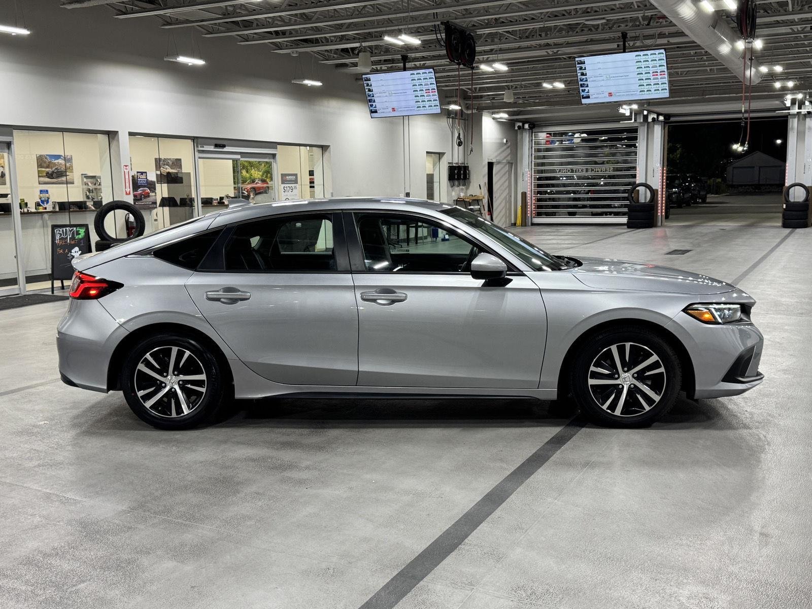 Used 2024 Lunar Silver Metallic honda LX image 11