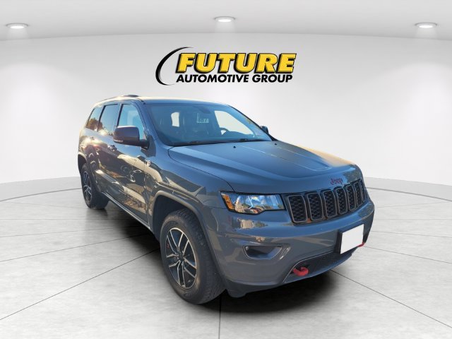 Used 2019 Gray Jeep Trailhawk image 1