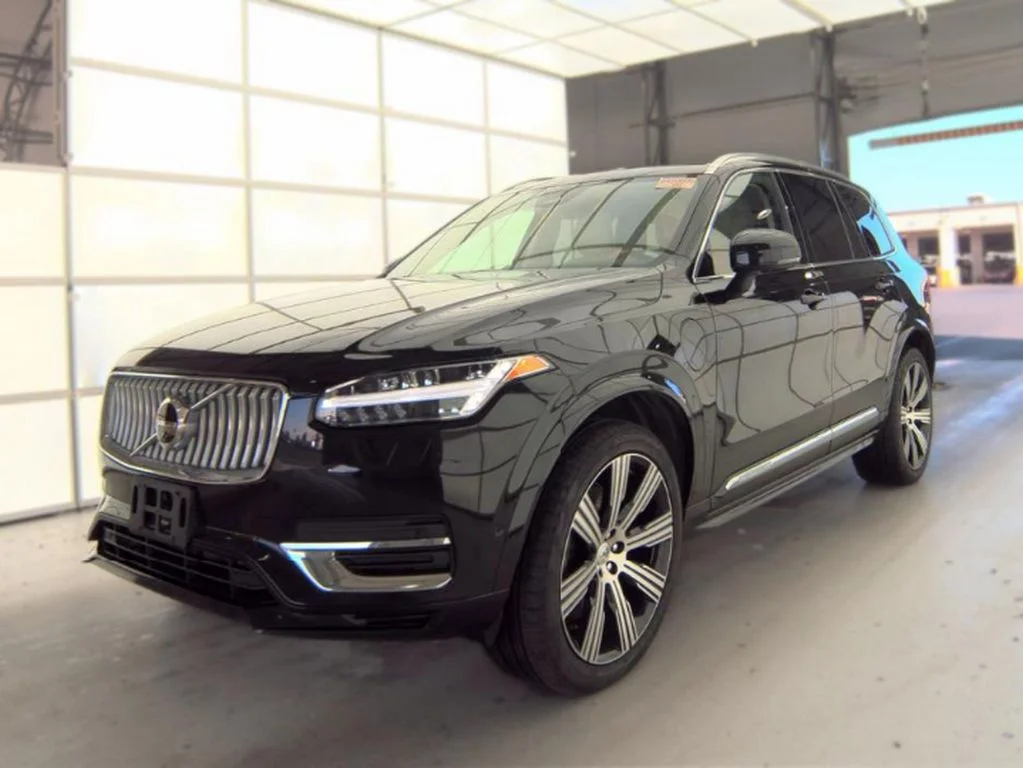 Used 2024 Onyx Black Metallic Volvo Ultimate image 2