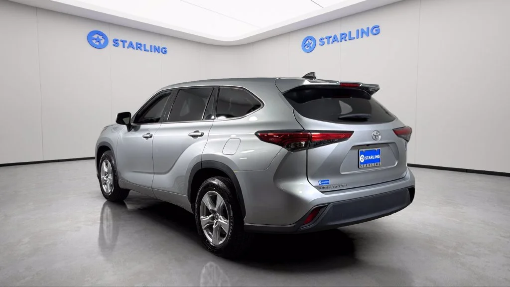 Used 2022 Silver Toyota L image 5