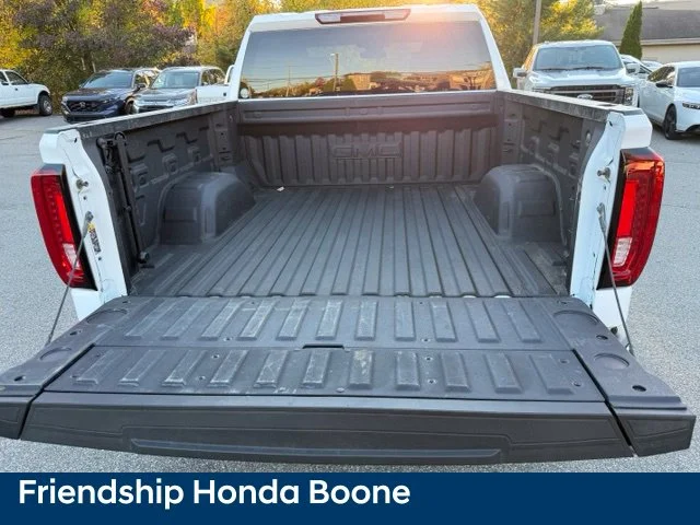 Used 2025 White GMC AT4 image 44