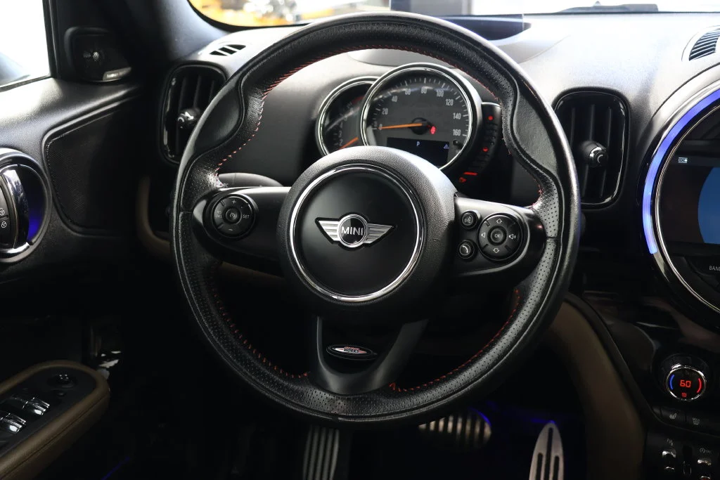 Used 2017 Thunder Gray Metallic MINI  image 10